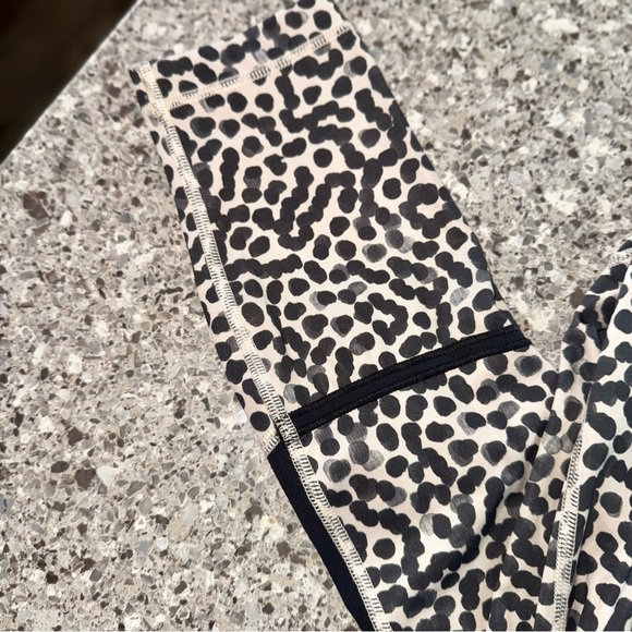 Lululemon Pedal To The Medal 7/8 Tight *Full-On Luxtreme - Size 4 🌟👟 - Picture 10 of 14